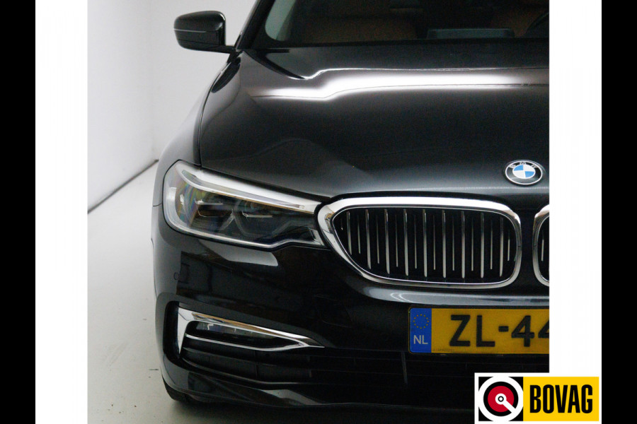 BMW 5 Serie 530e iPerformance High Executive | Leer | Elektrisch verstelbare stoelen+stuur Sfeerverlichting, Achteruitrijcamera, Navigatie, Stoelverwarming, 20 inch, Displaysleutel