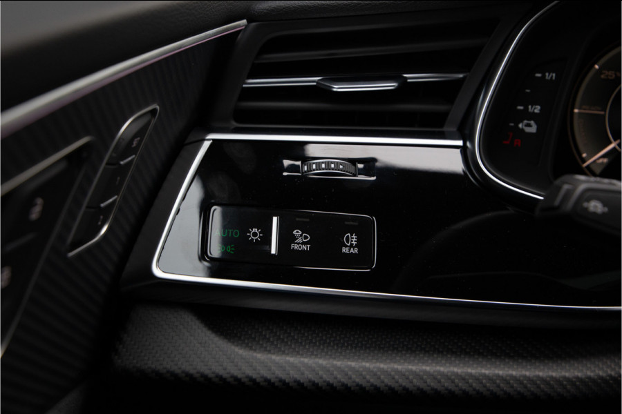 Audi Q8 60 TFSI e quattro Competition Pano, Aero-pack, RS stoelen, Carbon, 23"