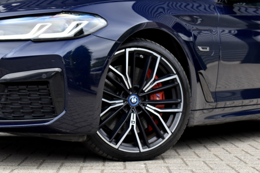 BMW 5 Serie 545e xDrive 394pk M Sport Plus | Laserlight | 20'' Velgen | 360 Camera | Comfort Zetels | Head-Up | Memory |