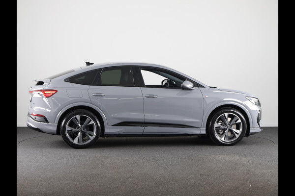 Audi Q4 Sportback e-tron S edition e-tron 45 82 kWh 210 kW / 286 PK Sportba Comfortpakket, adpative cruise control, achteruitrijcamera, optiek pakket zwart plus