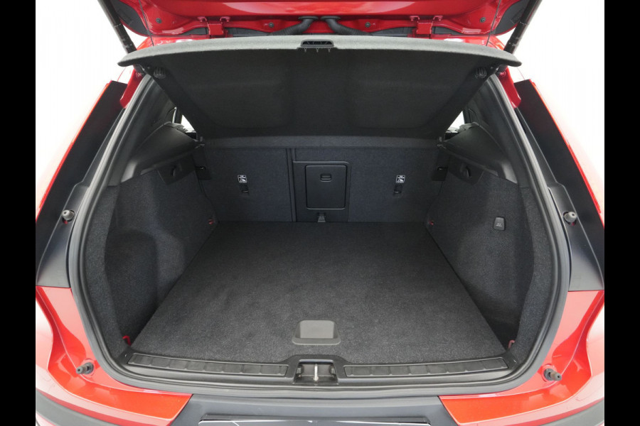 Volvo XC40 1.5 T5 Recharge Inscription Expression Panorama Camera Keyless Cruise 102