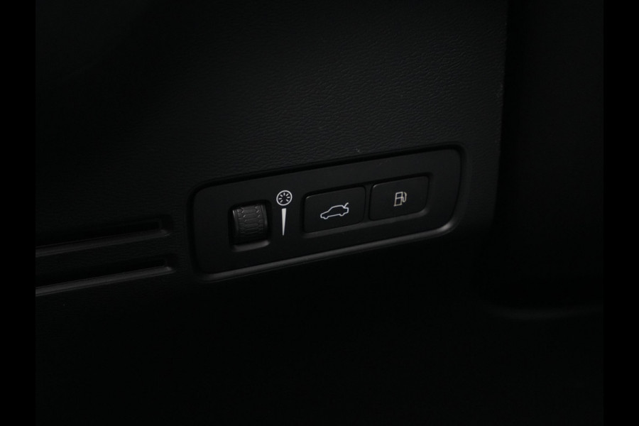 Volvo XC40 1.5 T5 Recharge Inscription Expression Panorama Camera Keyless Cruise 102