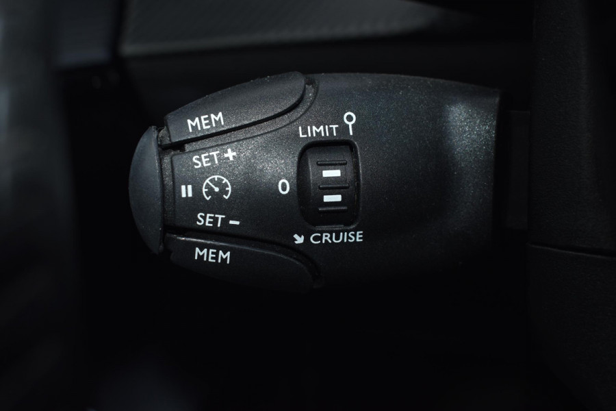 Peugeot 208 1.2 PureTech 100PK Allure Pack | Carplay | Camera | Incl. garantie