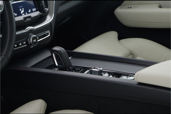 Volvo XC60 2.0 T8 Twin Engine AWD Polestar Engineered > 406pk/DENIM BLUE/plug-in hybrid/Camera...