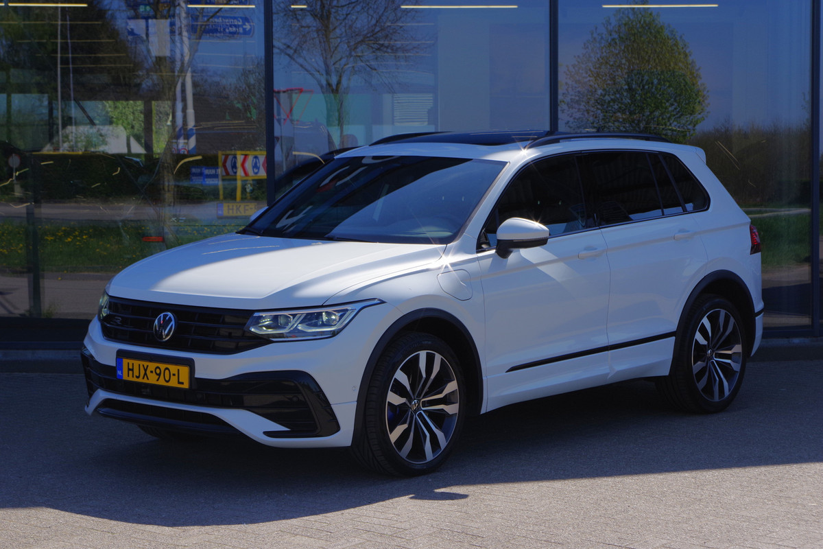 Volkswagen Tiguan 1.4 TSI 245 eHybrid R-Line PHEV BNS+, Panoramadak, Trekhaak, Keyless, Leder, Memory Volkswagen Tiguan 1.4 TSI 245 eHybrid R-Line PHEV BNS+, Panoramadak, Trekhaak, Keyless, Leder, Memory