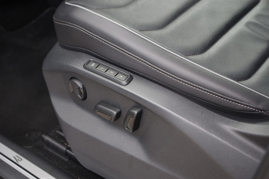 Volkswagen Tiguan 1.4 TSI 245 eHybrid R-Line PHEV BNS+, Panoramadak, Trekhaak, Keyless, Leder, Memory