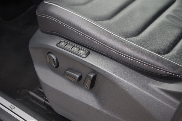 Volkswagen Tiguan 1.4 TSI 245 eHybrid R-Line PHEV BNS+, Panoramadak, Trekhaak, Keyless, Leder, Memory