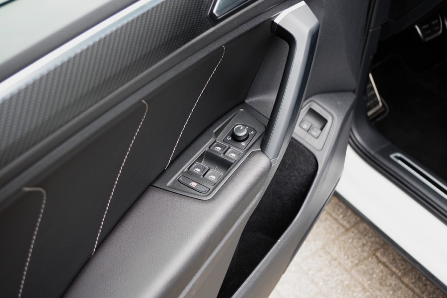 Volkswagen Tiguan 1.4 TSI 245 eHybrid R-Line PHEV BNS+, Panoramadak, Trekhaak, Keyless, Leder, Memory