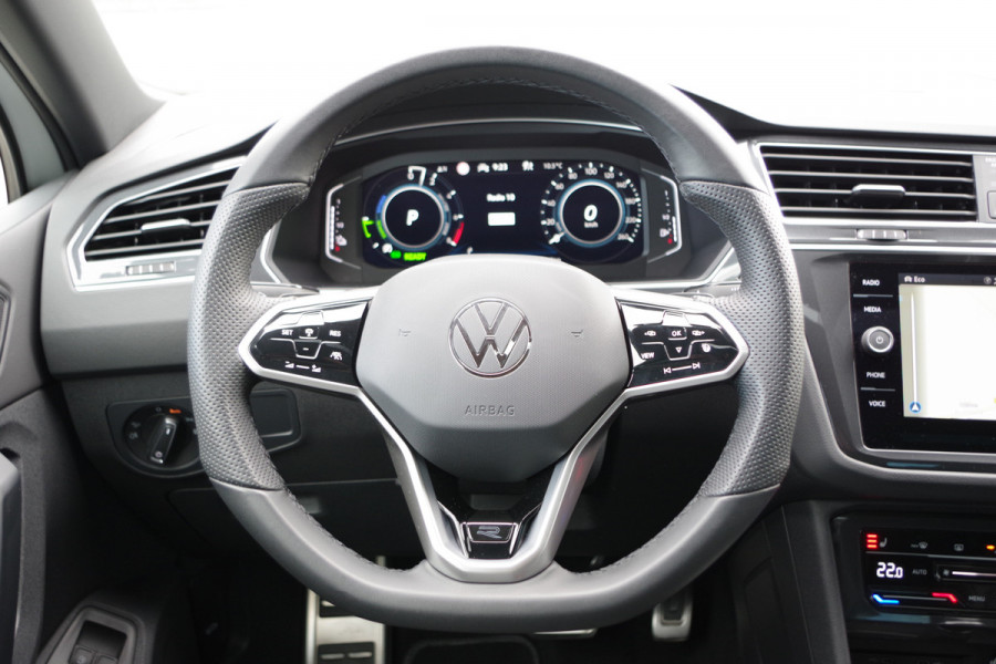 Volkswagen Tiguan 1.4 TSI 245 eHybrid R-Line PHEV BNS+, Panoramadak, Trekhaak, Keyless, Leder, Memory