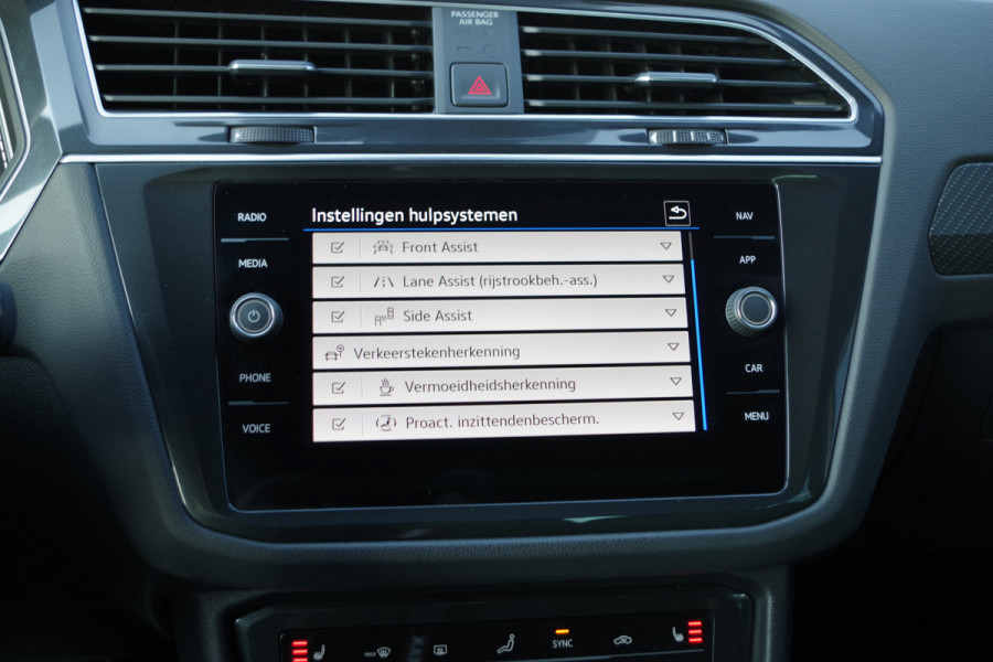 Volkswagen Tiguan 1.4 TSI 245 eHybrid R-Line PHEV BNS+, Panoramadak, Trekhaak, Keyless, Leder, Memory
