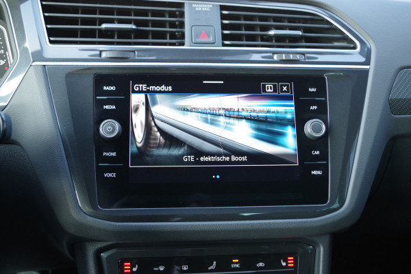 Volkswagen Tiguan 1.4 TSI 245 eHybrid R-Line PHEV BNS+, Panoramadak, Trekhaak, Keyless, Leder, Memory