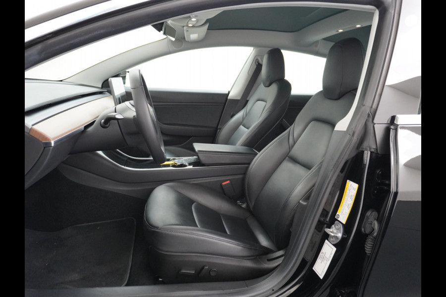 Tesla Model 3 Long Range 75kWh 463PK 18" FSD-Full Self Driving Computer-3 Premium Audio 4wd AutoPilot Panoramadak Camera's Leer Adaptive-Cruis Stoel en achterbank verwarming Electr.Stoelen+Memory+Easy-Entry WiFi Origineel Nederlandse auto Grootste accu Tot 16,5kwh thuis laden. Accu/Motor Garantie tot 29-10-2027 max 192.000km
