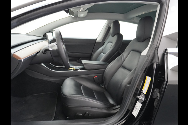Tesla Model 3 Long Range 75kWh 463PK 18" FSD-Full Self Driving Computer-3 Premium Audio 4wd AutoPilot Panoramadak Camera's Leer Adaptive-Cruis Stoel en achterbank verwarming Electr.Stoelen+Memory+Easy-Entry WiFi Origineel Nederlandse auto Grootste accu Tot 16,5kwh thuis laden. Accu/Motor Garantie tot 29-10-2027 max 192.000km