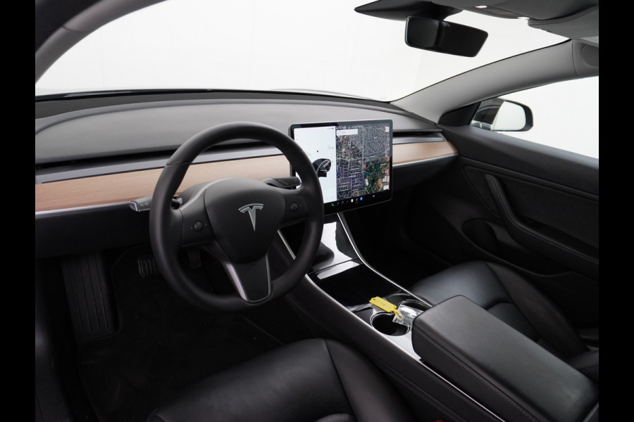 Tesla Model 3 Long Range 75kWh 463PK 18" FSD-Full Self Driving Computer-3 Premium Audio 4wd AutoPilot Panoramadak Camera's Leer Adaptive-Cruis Stoel en achterbank verwarming Electr.Stoelen+Memory+Easy-Entry WiFi Origineel Nederlandse auto Grootste accu Tot 16,5kwh thuis laden. Accu/Motor Garantie tot 29-10-2027 max 192.000km