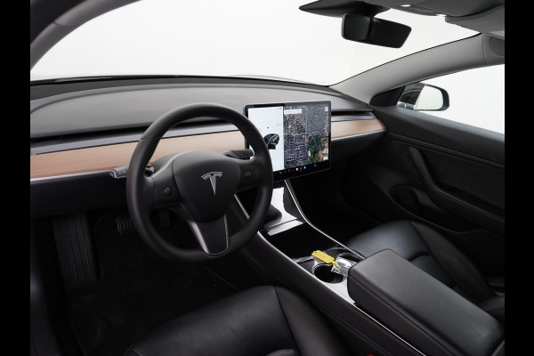 Tesla Model 3 Long Range 75kWh 463PK 18" FSD-Full Self Driving Computer-3 Premium Audio 4wd AutoPilot Panoramadak Camera's Leer Adaptive-Cruis Stoel en achterbank verwarming Electr.Stoelen+Memory+Easy-Entry WiFi Origineel Nederlandse auto Grootste accu Tot 16,5kwh thuis laden. Accu/Motor Garantie tot 29-10-2027 max 192.000km