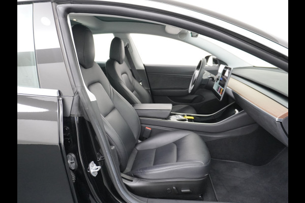 Tesla Model 3 Long Range 75kWh 463PK 18" FSD-Full Self Driving Computer-3 Premium Audio 4wd AutoPilot Panoramadak Camera's Leer Adaptive-Cruis Stoel en achterbank verwarming Electr.Stoelen+Memory+Easy-Entry WiFi Origineel Nederlandse auto Grootste accu Tot 16,5kwh thuis laden. Accu/Motor Garantie tot 29-10-2027 max 192.000km