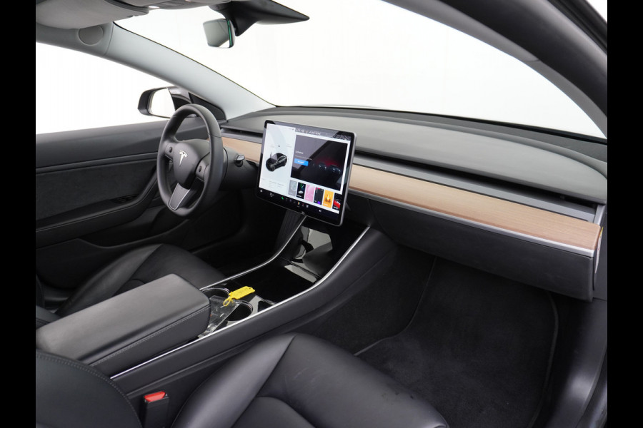 Tesla Model 3 Long Range 75kWh 463PK 18" FSD-Full Self Driving Computer-3 Premium Audio 4wd AutoPilot Panoramadak Camera's Leer Adaptive-Cruis Stoel en achterbank verwarming Electr.Stoelen+Memory+Easy-Entry WiFi Origineel Nederlandse auto Grootste accu Tot 16,5kwh thuis laden. Accu/Motor Garantie tot 29-10-2027 max 192.000km