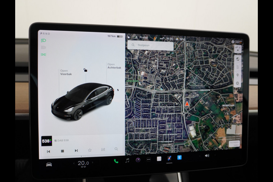 Tesla Model 3 Long Range 75kWh 463PK 18" FSD-Full Self Driving Computer-3 Premium Audio 4wd AutoPilot Panoramadak Camera's Leer Adaptive-Cruis Stoel en achterbank verwarming Electr.Stoelen+Memory+Easy-Entry WiFi Origineel Nederlandse auto Grootste accu Tot 16,5kwh thuis laden. Accu/Motor Garantie tot 29-10-2027 max 192.000km