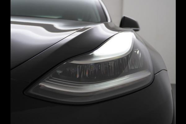 Tesla Model 3 Long Range 75kWh 463PK 18" FSD-Full Self Driving Computer-3 Premium Audio 4wd AutoPilot Panoramadak Camera's Leer Adaptive-Cruis Stoel en achterbank verwarming Electr.Stoelen+Memory+Easy-Entry WiFi Origineel Nederlandse auto Grootste accu Tot 16,5kwh thuis laden. Accu/Motor Garantie tot 29-10-2027 max 192.000km
