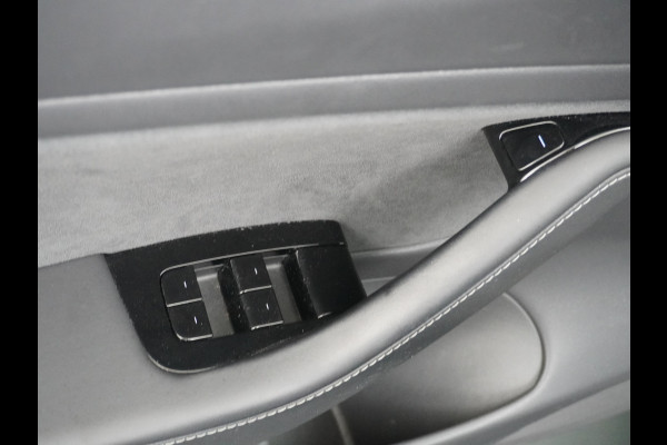 Tesla Model 3 Long Range 75kWh 463PK 18" FSD-Full Self Driving Computer-3 Premium Audio 4wd AutoPilot Panoramadak Camera's Leer Adaptive-Cruis Stoel en achterbank verwarming Electr.Stoelen+Memory+Easy-Entry WiFi Origineel Nederlandse auto Grootste accu Tot 16,5kwh thuis laden. Accu/Motor Garantie tot 29-10-2027 max 192.000km