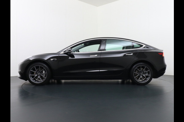 Tesla Model 3 Long Range 75kWh 463PK 18" FSD-Full Self Driving Computer-3 Premium Audio 4wd AutoPilot Panoramadak Camera's Leer Adaptive-Cruis Stoel en achterbank verwarming Electr.Stoelen+Memory+Easy-Entry WiFi Origineel Nederlandse auto Grootste accu Tot 16,5kwh thuis laden. Accu/Motor Garantie tot 29-10-2027 max 192.000km