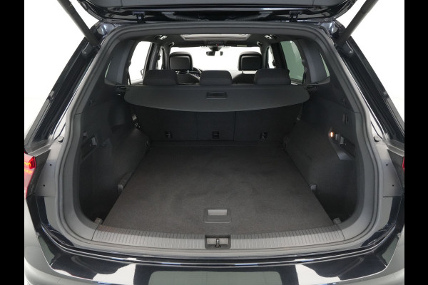 Volkswagen Tiguan Allspace 1.5 TSI 150pk DSG Highline R-Line Trekhaak Panorama Stoelverwarming Camera 235