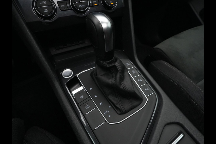 Volkswagen Tiguan Allspace 1.5 TSI 150pk DSG Highline R-Line Trekhaak Panorama Stoelverwarming Camera 235