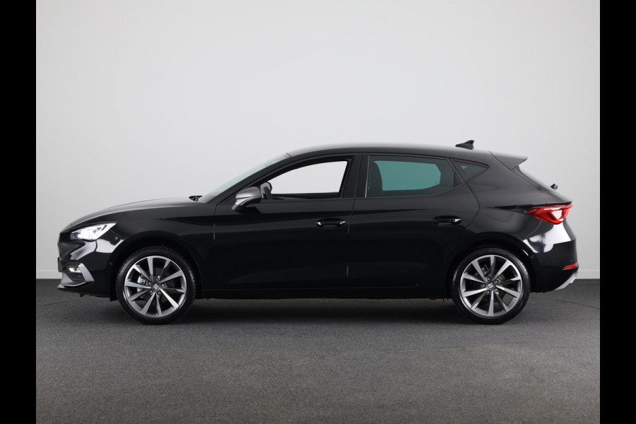 Seat Leon FR Business Intense 1.5 eTSI 150pk | Navigatie | 18 inch Lichtmetalen velgen | Parkeercamera