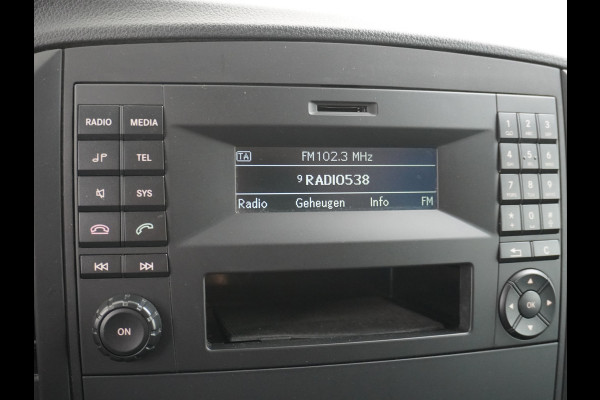 Mercedes-Benz Vito 111CDI 115pk Lang L2H1 3-zits Imperiaal Airco Licht-/regensensor Bluetooth Elek.ramen Zijwind assistent Betonplexvloer Wandkasten Achterdeuren Functional 2.000kg trekvermogen! 1e Eigenaar Euro 6 Origineel Nederlands geleverd.