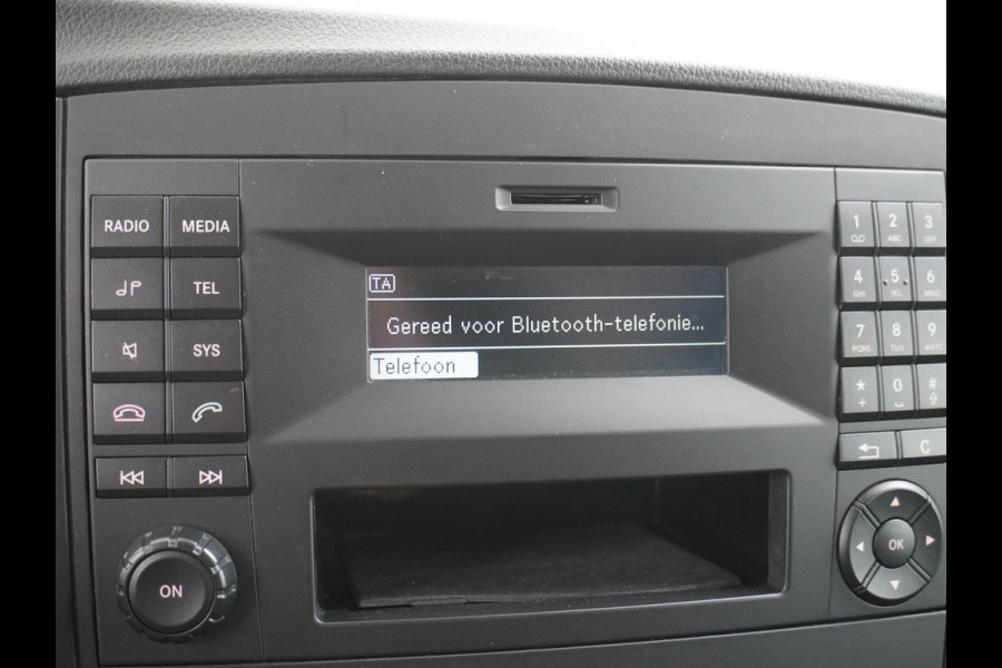 Mercedes-Benz Vito 111CDI 115pk Lang L2H1 3-zits Imperiaal Airco Licht-/regensensor Bluetooth Elek.ramen Zijwind assistent Betonplexvloer Wandkasten Achterdeuren Functional 2.000kg trekvermogen! 1e Eigenaar Euro 6 Origineel Nederlands geleverd.
