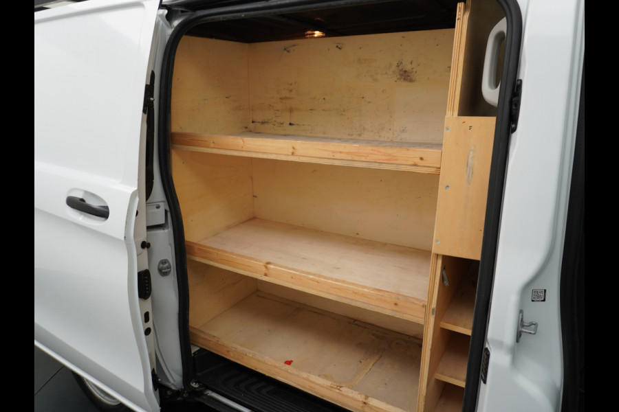 Mercedes-Benz Vito 111CDI 115pk Lang L2H1 3-zits Imperiaal Airco Licht-/regensensor Bluetooth Elek.ramen Zijwind assistent Betonplexvloer Wandkasten Achterdeuren Functional 2.000kg trekvermogen! 1e Eigenaar Euro 6 Origineel Nederlands geleverd.