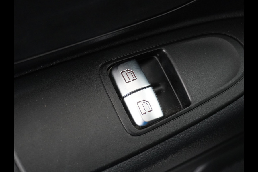 Mercedes-Benz Vito 111CDI 115pk Lang L2H1 3-zits Imperiaal Airco Licht-/regensensor Bluetooth Elek.ramen Zijwind assistent Betonplexvloer Wandkasten Achterdeuren Functional 2.000kg trekvermogen! 1e Eigenaar Euro 6 Origineel Nederlands geleverd.