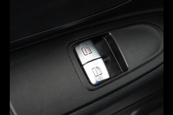 Mercedes-Benz Vito 111CDI 115pk Lang L2H1 3-zits Imperiaal Airco Licht-/regensensor Bluetooth Elek.ramen Zijwind assistent Betonplexvloer Wandkasten Achterdeuren Functional 2.000kg trekvermogen! 1e Eigenaar Euro 6 Origineel Nederlands geleverd.