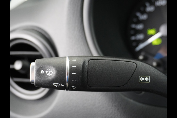 Mercedes-Benz Vito 111CDI 115pk Lang L2H1 3-zits Imperiaal Airco Licht-/regensensor Bluetooth Elek.ramen Zijwind assistent Betonplexvloer Wandkasten Achterdeuren Functional 2.000kg trekvermogen! 1e Eigenaar Euro 6 Origineel Nederlands geleverd.