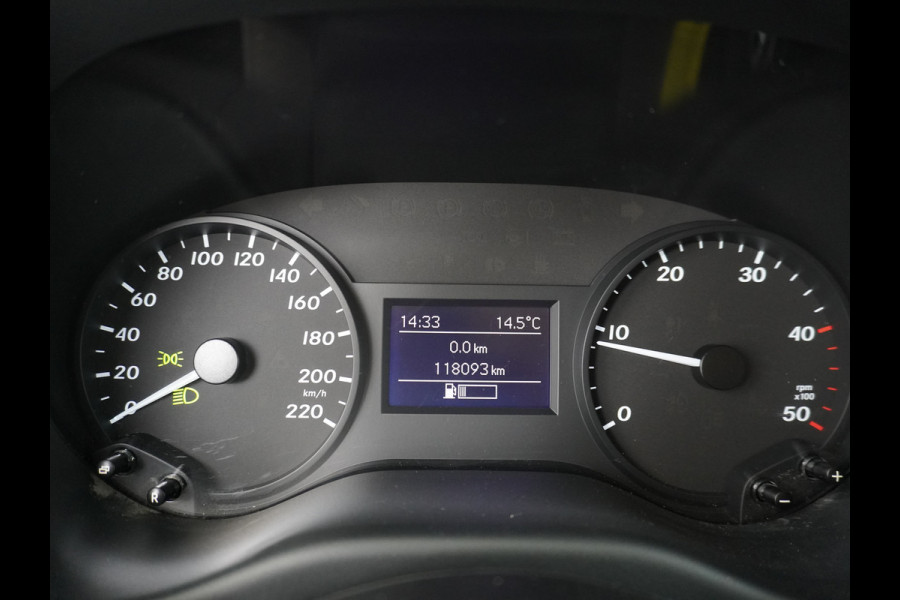 Mercedes-Benz Vito 111CDI 115pk Lang L2H1 3-zits Imperiaal Airco Licht-/regensensor Bluetooth Elek.ramen Zijwind assistent Betonplexvloer Wandkasten Achterdeuren Functional 2.000kg trekvermogen! 1e Eigenaar Euro 6 Origineel Nederlands geleverd.