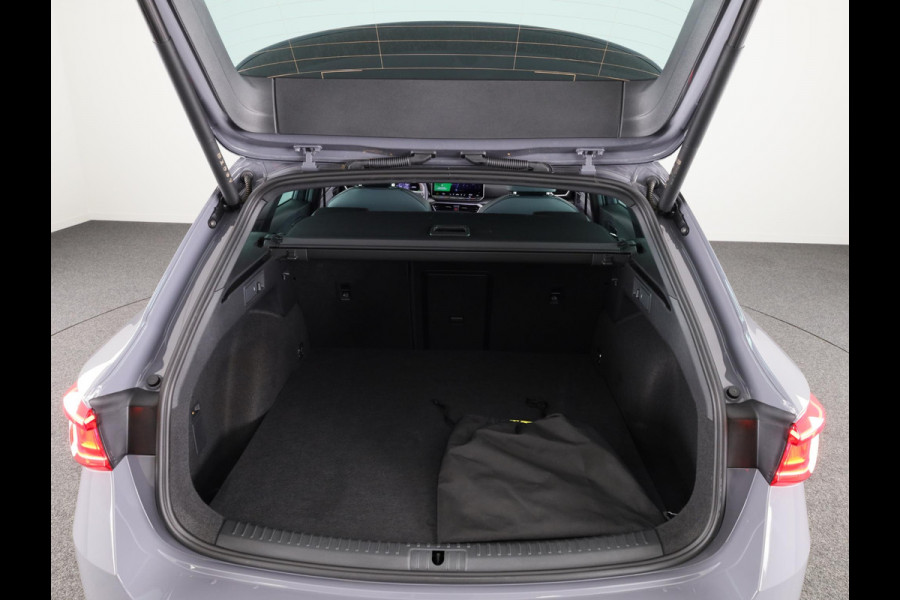 Seat Leon Sportstourer 1.5 TSI e-Hybrid FR PHEV First Edition 204pk Plug in Hybrid | Trekhaak | 18 inch lichtmetalen velgen | Verwarmbare voorstoelen