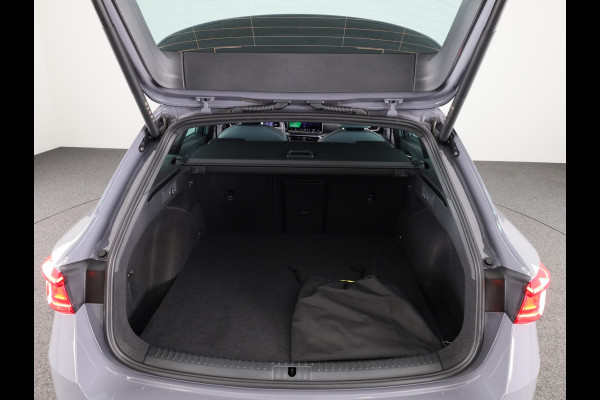 Seat Leon Sportstourer 1.5 TSI e-Hybrid FR PHEV First Edition 204pk Plug in Hybrid | Trekhaak | 18 inch lichtmetalen velgen | Verwarmbare voorstoelen