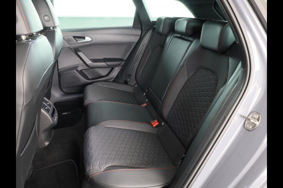 Seat Leon Sportstourer 1.5 TSI e-Hybrid FR PHEV First Edition 204pk Plug in Hybrid | Trekhaak | 18 inch lichtmetalen velgen | Verwarmbare voorstoelen