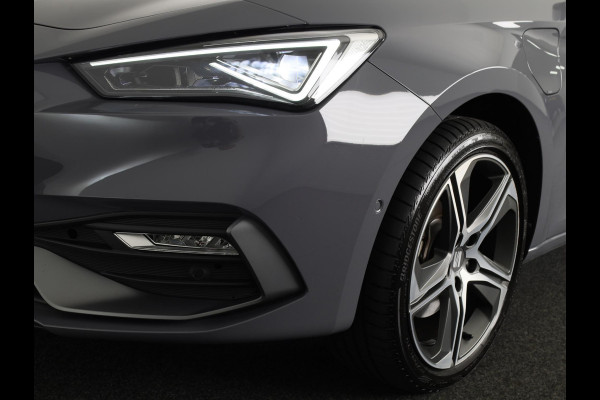 Seat Leon Sportstourer 1.5 TSI e-Hybrid FR PHEV First Edition 204pk Plug in Hybrid | Trekhaak | 18 inch lichtmetalen velgen | Verwarmbare voorstoelen