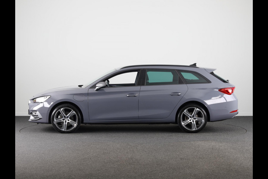 Seat Leon Sportstourer 1.5 TSI e-Hybrid FR PHEV First Edition 204pk Plug in Hybrid | Trekhaak | 18 inch lichtmetalen velgen | Verwarmbare voorstoelen