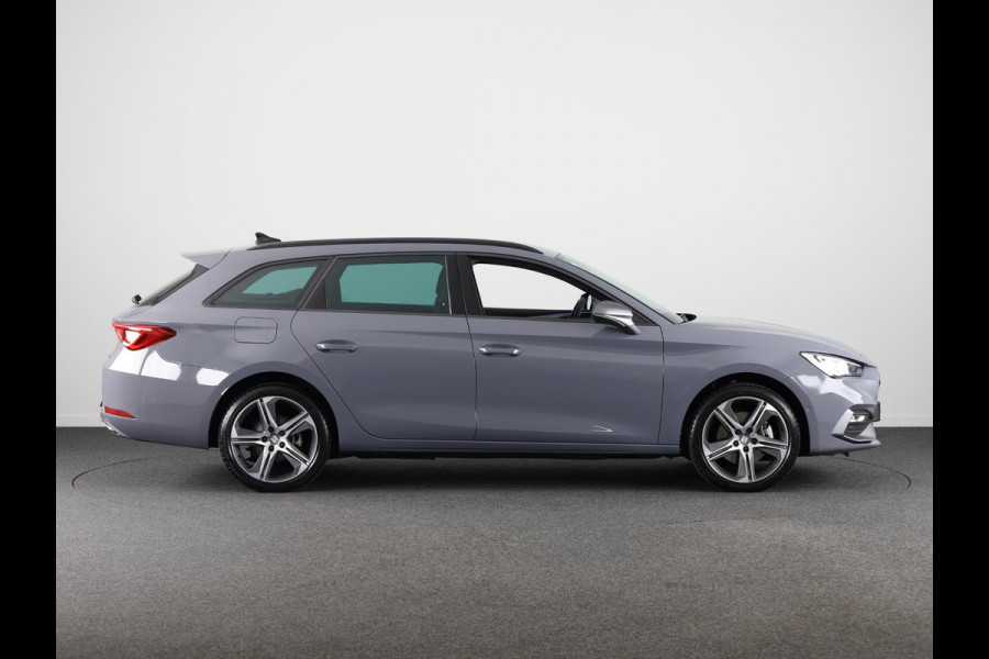 Seat Leon Sportstourer 1.5 TSI e-Hybrid FR PHEV First Edition 204pk Plug in Hybrid | Trekhaak | 18 inch lichtmetalen velgen | Verwarmbare voorstoelen