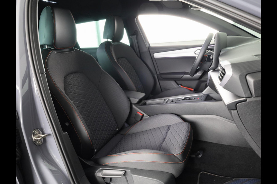 Seat Leon Sportstourer 1.5 TSI e-Hybrid FR PHEV First Edition 204pk Plug in Hybrid | Trekhaak | 18 inch lichtmetalen velgen | Verwarmbare voorstoelen