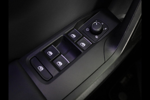 Seat Leon Sportstourer 1.5 TSI e-Hybrid FR PHEV First Edition 204pk Plug in Hybrid | Trekhaak | 18 inch lichtmetalen velgen | Verwarmbare voorstoelen