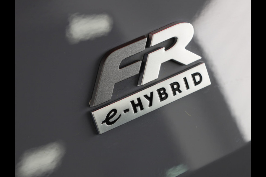 Seat Leon Sportstourer 1.5 TSI e-Hybrid FR PHEV First Edition 204pk Plug in Hybrid | Trekhaak | 18 inch lichtmetalen velgen | Verwarmbare voorstoelen