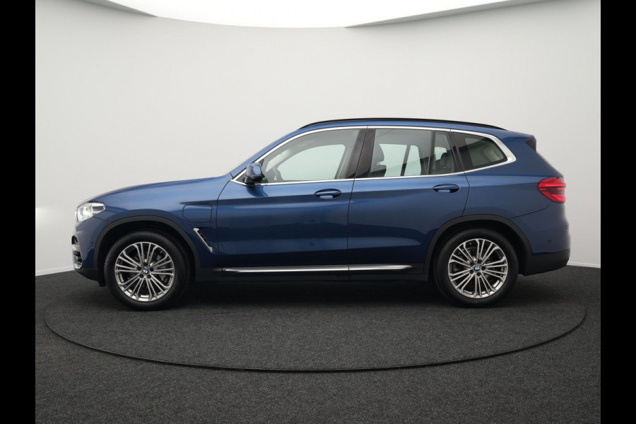 BMW X3 xDrive30e Luxury Line Plug in Hybrid | PHEV | Carplay | LED | Camera | Lederen Sportstoelen Verwarmd | Head-up Display | Keyless |