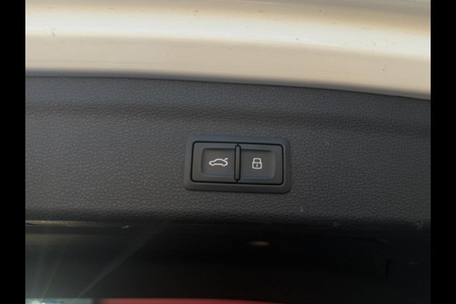 Audi Q3 3x S Line 245PK | Eerste Eigenaar | Dealer onderhouden | BTW Auto | Vol Opties | Pano Dak | Leder | Elektr. Achterklep |