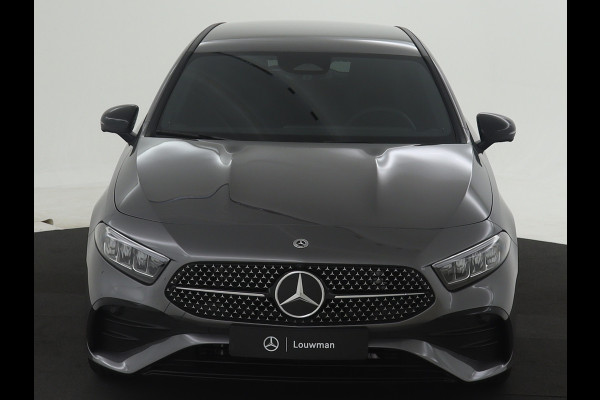 Mercedes-Benz A-Klasse 200 AMG Line | Nightpakket | Parkeerpakket met 360°-camera | Premium Pack | Extra USB-poorten | Burmester surround sound system | Verwarmde stoelen vooraan |