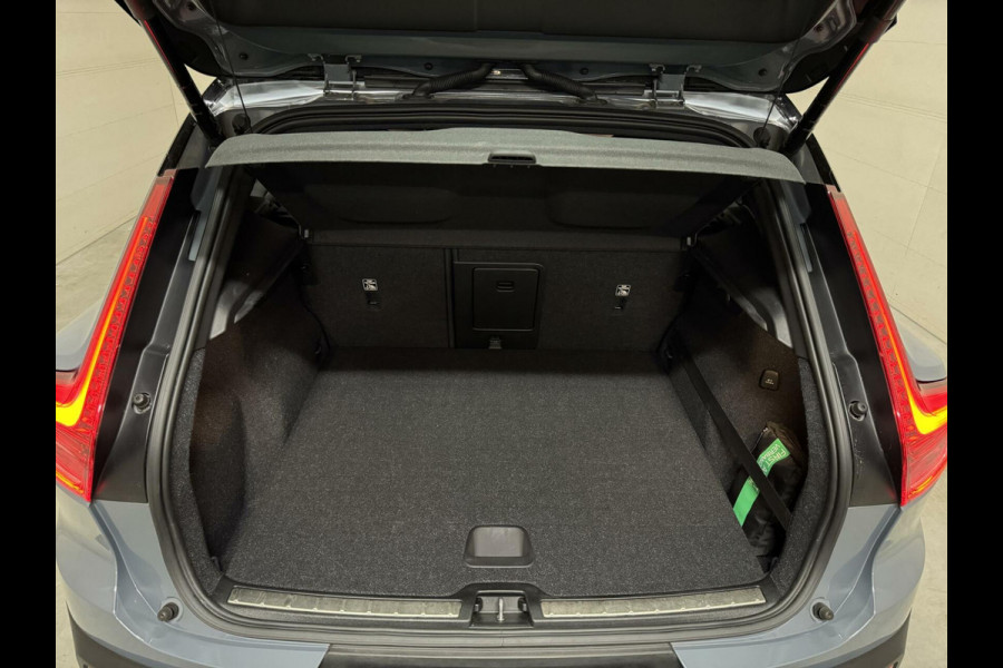 Volvo XC40 1.5 T5 Recharge R-Design Pano Cruise Camera