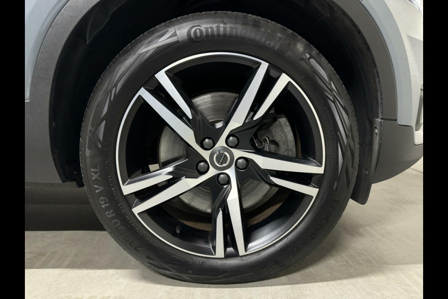 Volvo XC40 1.5 T5 Recharge R-Design Pano Cruise Camera