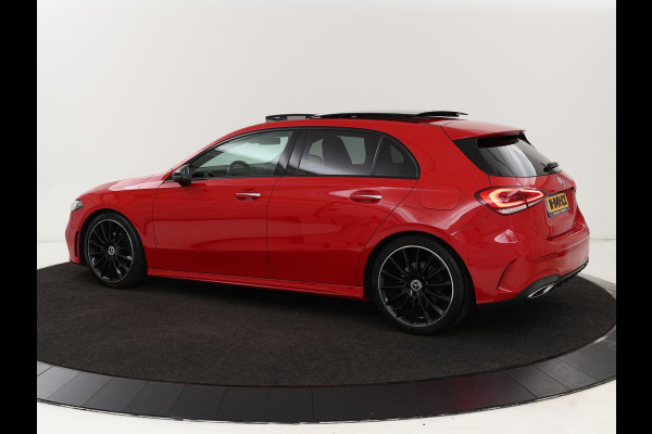 Mercedes-Benz A-Klasse 200 AMG Night | Panoramadak | Stoelverwarming | Carplay | Camera | Keyless | Memory | Sfeerverlichting | Widescreen | Leder/Alcantara | Navigatie | Park Assist